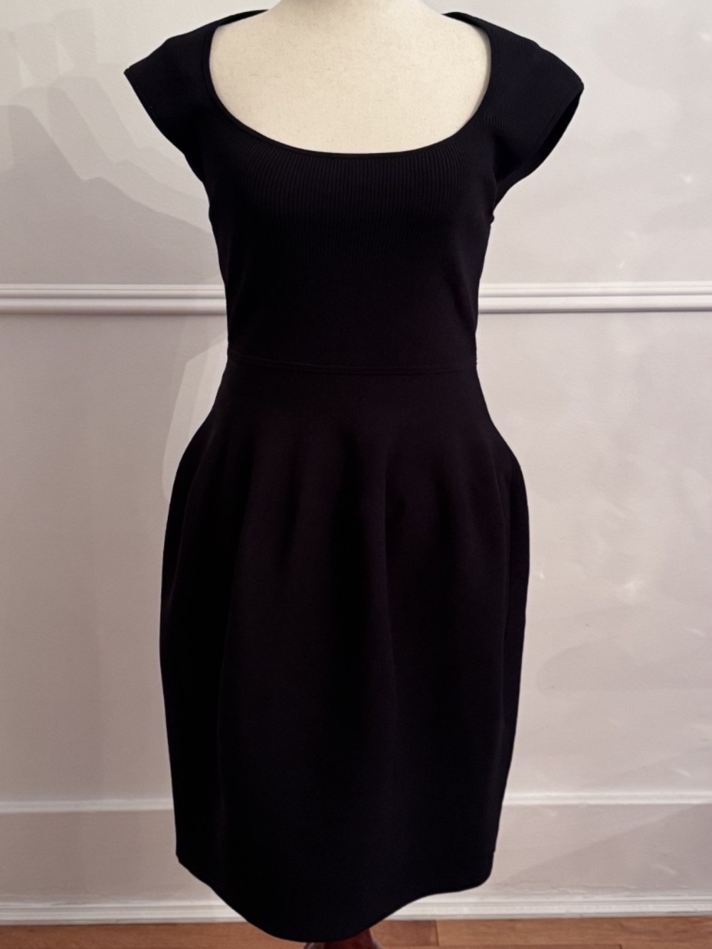 Ted Baker London Black Bodycon Dress Size 3 US 8 Viscose Scoop Neck